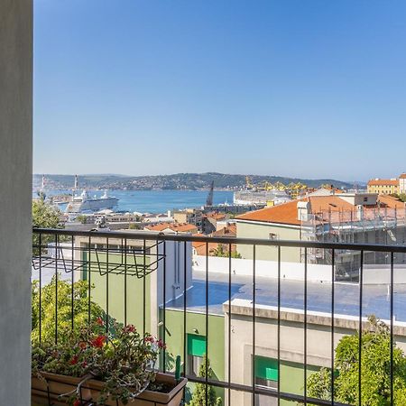 The Black Swan Apartment Trieste Bagian luar foto