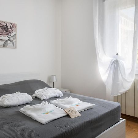The Black Swan Apartment Trieste Bagian luar foto