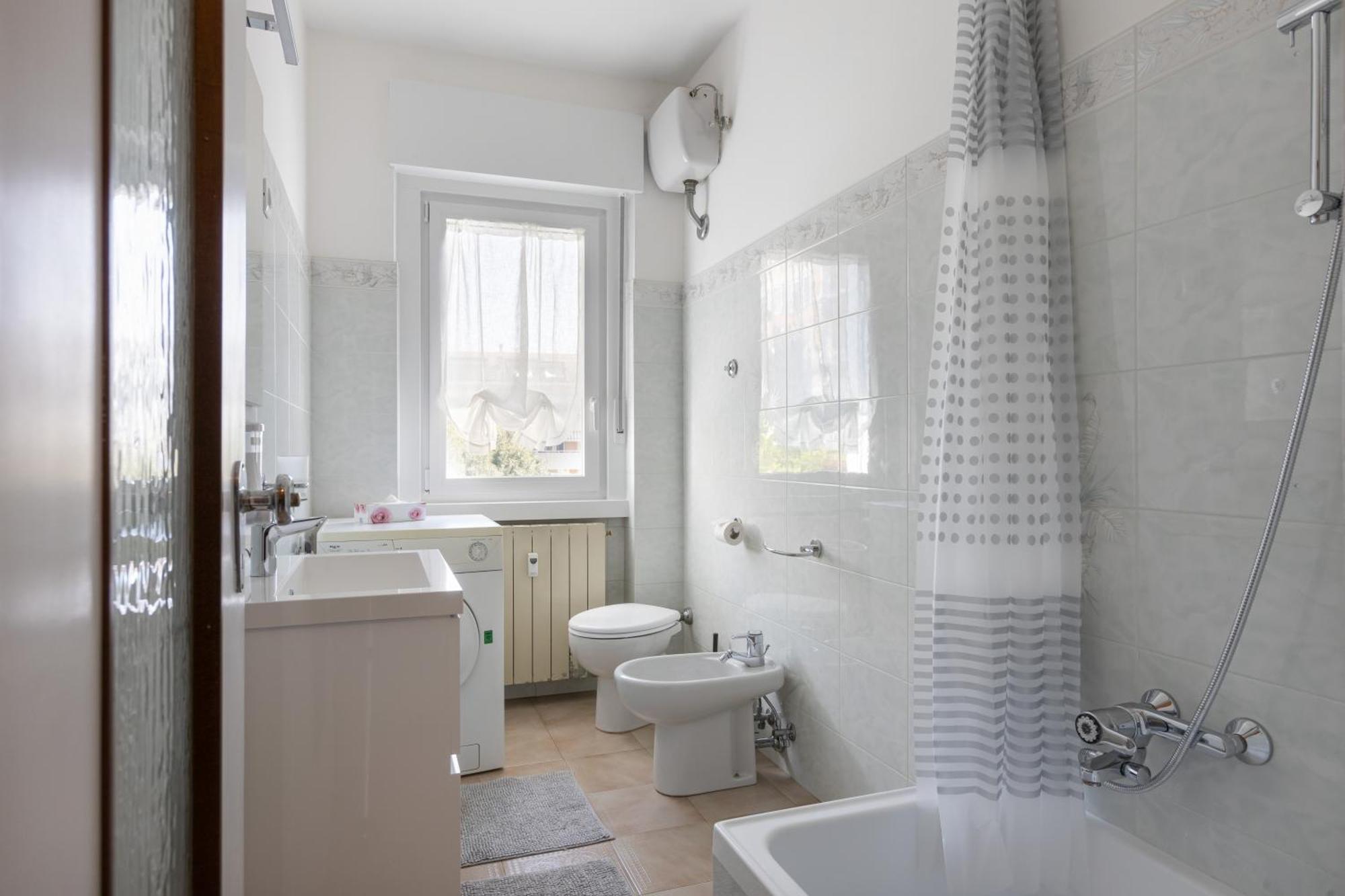The Black Swan Apartment Trieste Bagian luar foto