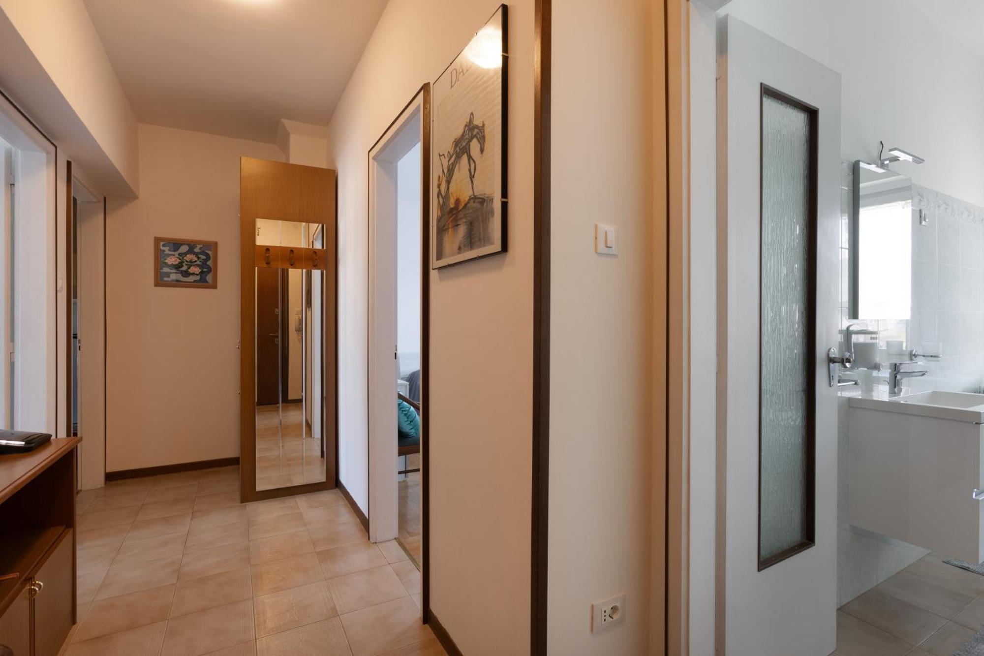 The Black Swan Apartment Trieste Bagian luar foto