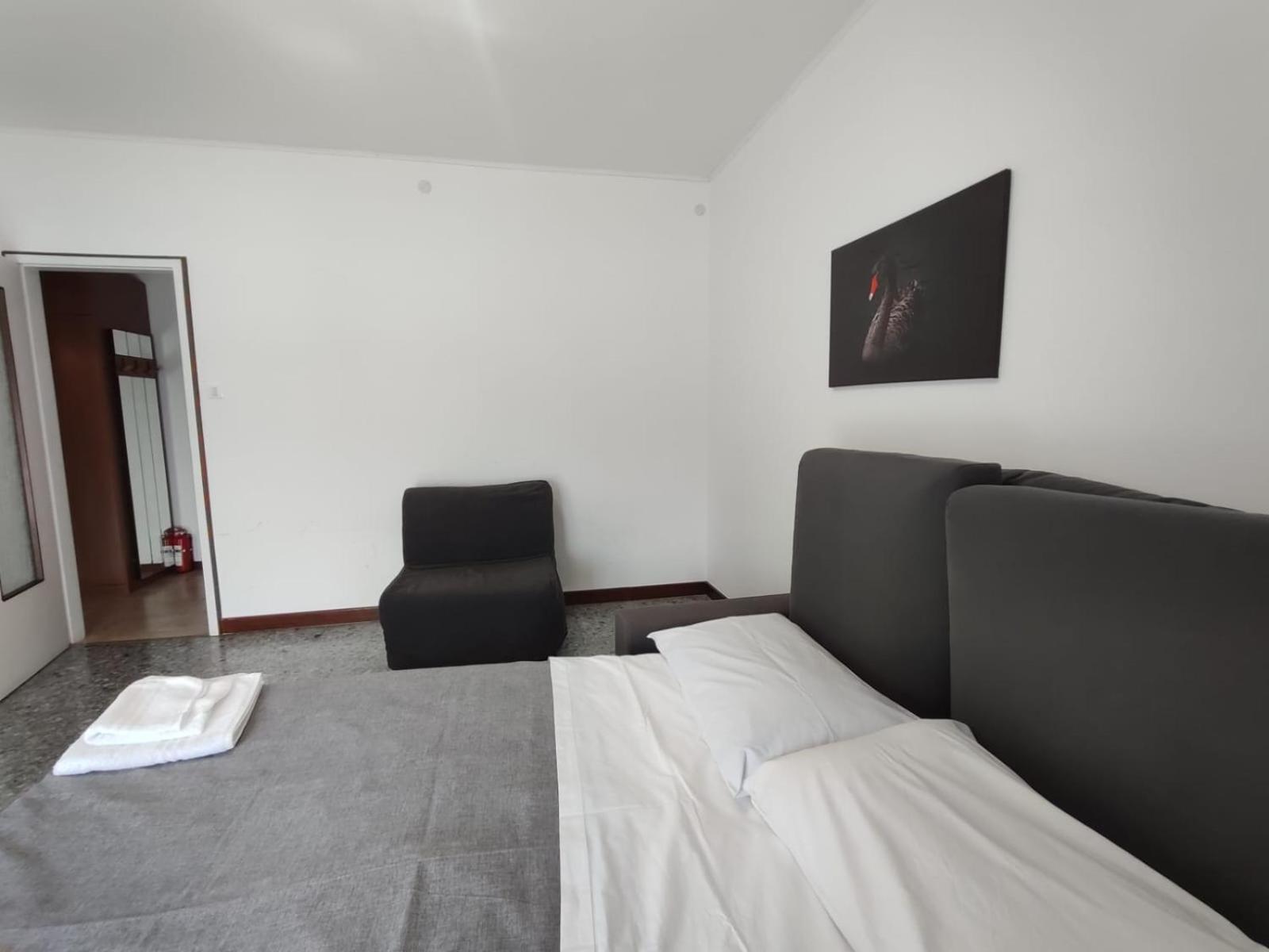 The Black Swan Apartment Trieste Bagian luar foto
