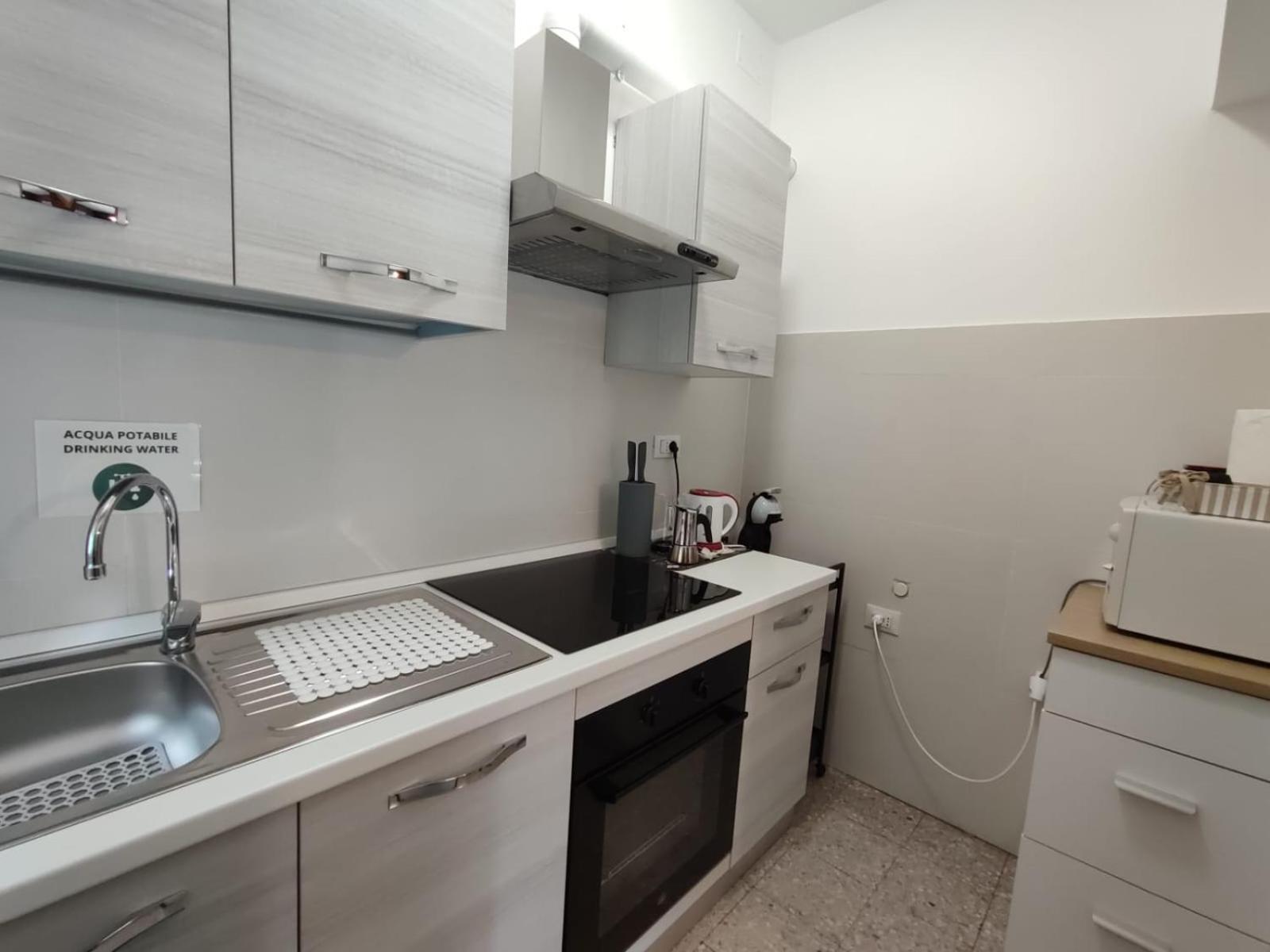 The Black Swan Apartment Trieste Bagian luar foto
