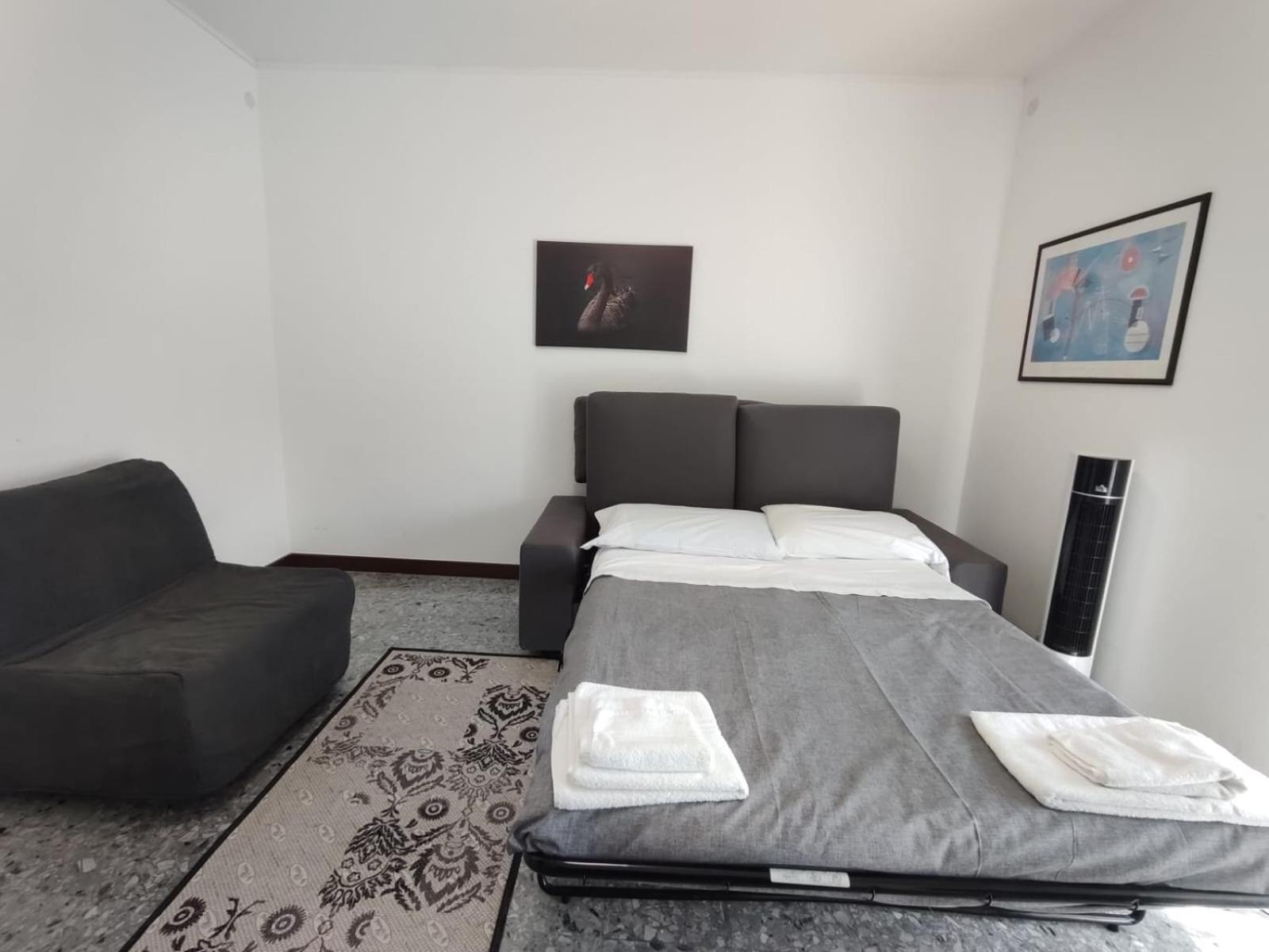 The Black Swan Apartment Trieste Bagian luar foto